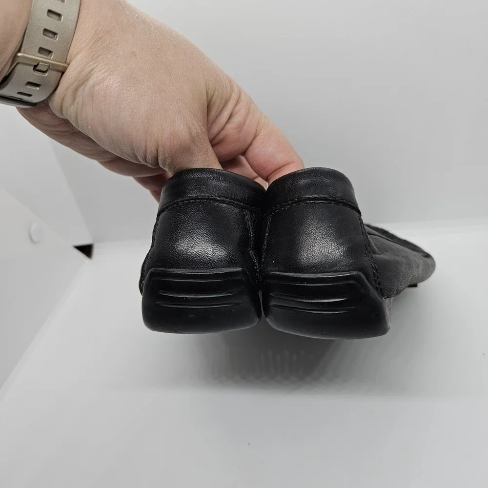 Robert Zur black glove